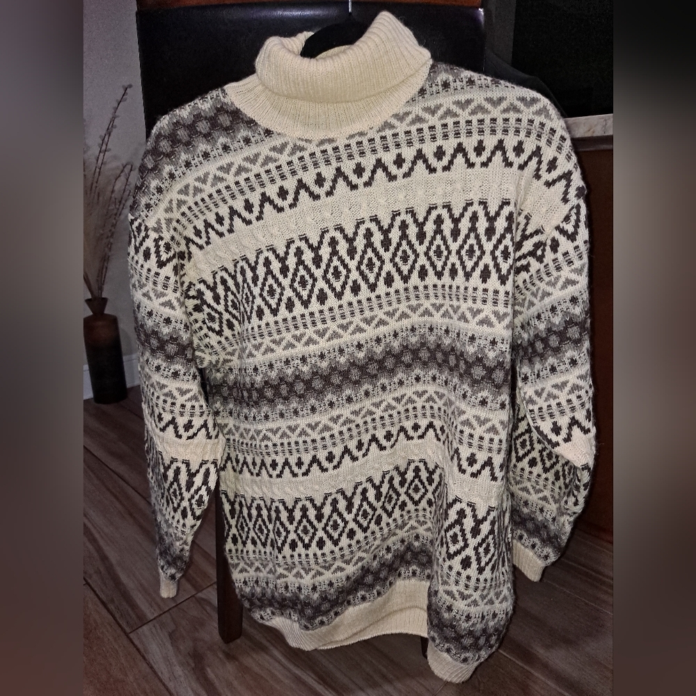 Elegant Turtleneck Sweater in Cream and Black